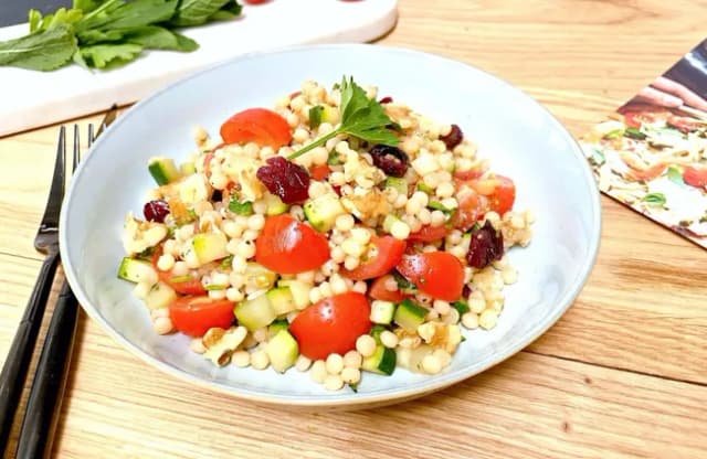 Recette de salade de pâtes perles : facile, fraîche et savoureuse Recette de salade de pâtes perles : facile, fraîche et savoureuse