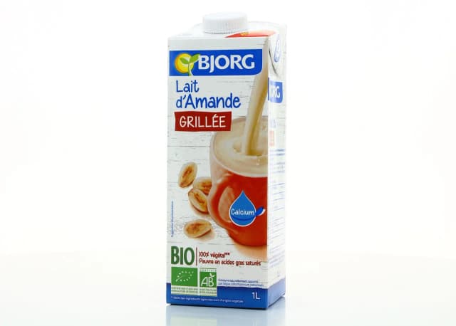 Lait d'amande grillée : bienfaits, recettes et meilleures marques à connaître Lait d'amande grillée : bienfaits, recettes et meilleures marques à connaître