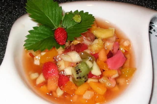 Salade de fruits gastronomique : élévation du goût et de la présentation Salade de fruits gastronomique : élévation du goût et de la présentation