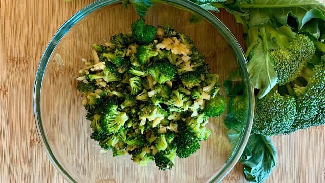 Recette de salade de brocolis crus : saine et délicieuse à chaque bouchée Recette de salade de brocolis crus : saine et délicieuse à chaque bouchée
