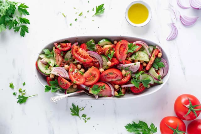 Recette de salade de concombre et tomate : fraîcheur et simplicité à portée de main Recette de salade de concombre et tomate : fraîcheur et simplicité à portée de main