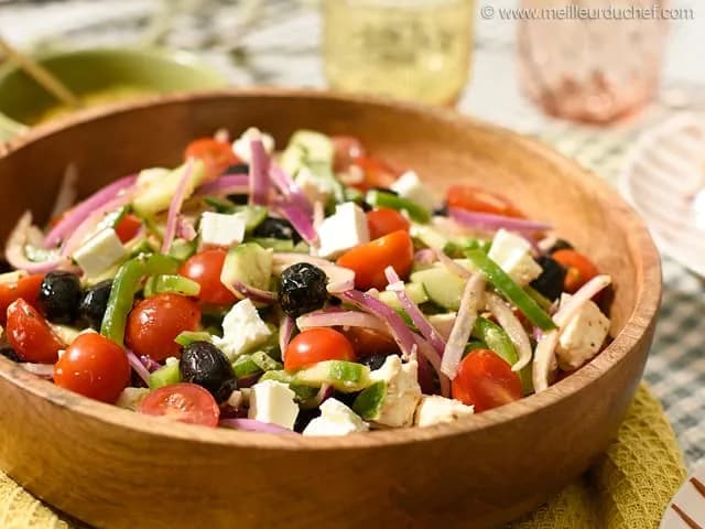 Ingrédients essentiels pour une salade grecque délicieuse et facile Ingrédients essentiels pour une salade grecque délicieuse et facile