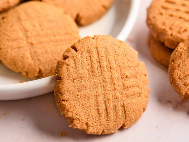 Cookies au beurre de cacahuète en 3 ingrédients : facile et rapide à faire Cookies au beurre de cacahuète en 3 ingrédients : facile et rapide à faire