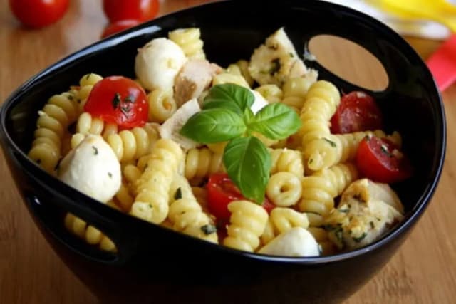 Recette salade de pâtes froide : facile et délicieuse pour l'été Recette salade de pâtes froide : facile et délicieuse pour l'été