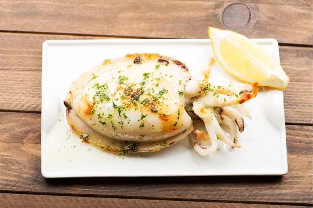 Seiche grillée à la plancha : une recette simple et savoureuse Seiche grillée à la plancha : une recette simple et savoureuse