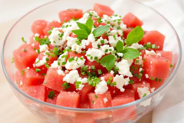 Salade de pastèque feta : une recette estivale rafraîchissante et simple Salade de pastèque feta : une recette estivale rafraîchissante et simple
