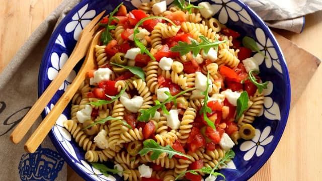 Recette de salade de pâtes à l'italienne : fraîcheur et saveurs d'été Recette de salade de pâtes à l'italienne : fraîcheur et saveurs d'été