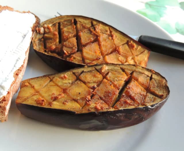 Aubergine grillée au four : la recette simple qui émerveille les papilles Aubergine grillée au four : la recette simple qui émerveille les papilles