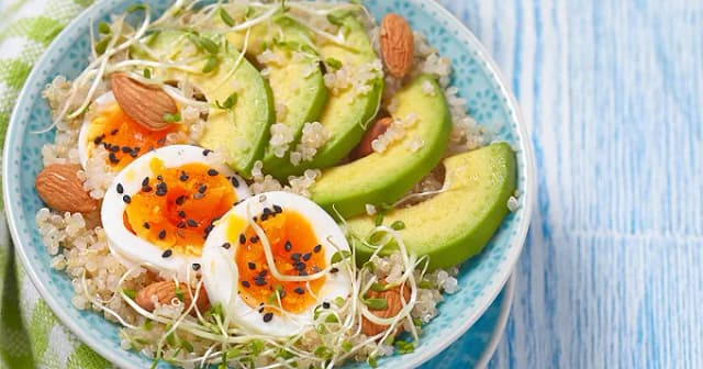 Recette de salade au quinoa : un plat sain et savoureux à essayer Recette de salade au quinoa : un plat sain et savoureux à essayer