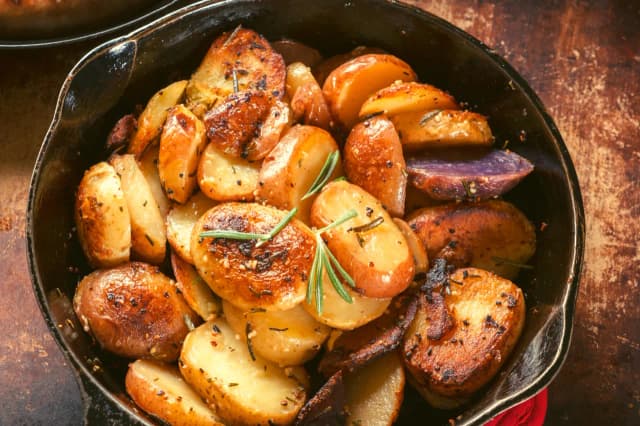 Pommes de terre grillées au four : la recette simple pour régaler vos convives Pommes de terre grillées au four : la recette simple pour régaler vos convives