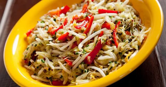 Des recettes de salade savoureuses avec pousse de soja à essayer Des recettes de salade savoureuses avec pousse de soja à essayer