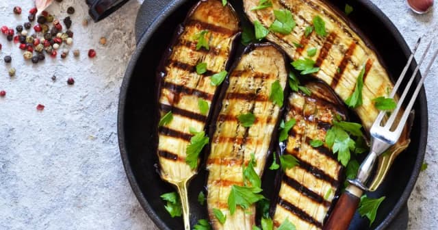 Aubergine grillée barbecue : la recette parfaite pour impressionner vos invités Aubergine grillée barbecue : la recette parfaite pour impressionner vos invités